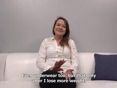 흑갈색 머리, 체코인, 부끄러운