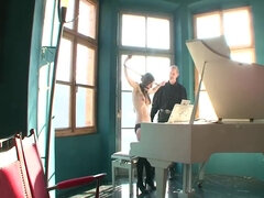 Bruinharig, Schattig, Diep in de keel, Kokhalzen, Natuurlijk, Kousen, Tieten likken, Speelgoed