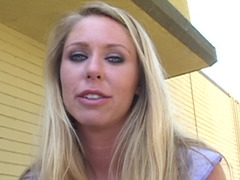 Badeværelse, Blondine, Give finger, Hjemmelavet, Kæmpe stor, Massage, Onani, Softcore