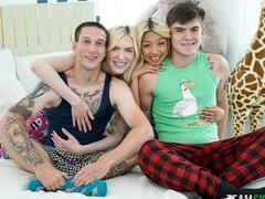 Veľký zadok, Veľké péro, Blondína, Kuřba, Štvorica, Prirodzené prsia, Teenka, Kozičky