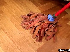 Kuřba, Brunetka, Dávení penisem, Dospělé, Milf žcbp, Mamina, Realita, Nevlastní máma