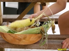 Πρωκτικό, Κώλος, Μωρό, Μεγάλα βυζιά, Πίπα, Σε στάση σκύλου στα τέσσερα, Πραγματικότητα, Τατουάζ