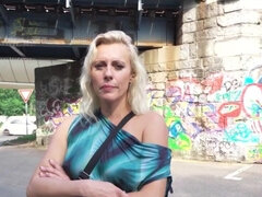 Ξανθιά, Πίπα, Χύσιμο, Στο πρόσωπο, Φυσικά βυζιά, Οργασμός, Εκτός, Πραγματικότητα