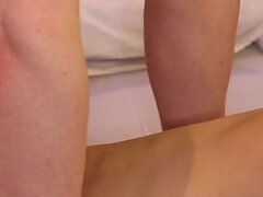 Derrière les coulisses, Sucer une bite, Couple, Tir de sperme, Piercing, Tatouage