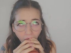 Amateur, Gros cul, Mignonne, Gode, Lunettes, Orgasme, Petite femme