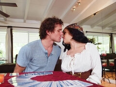 Kisbaba, Cumizás, Gesztenyebarna, Ondó fröcskölés, Nagylány, Latin lány, Természetes mellek, Lovaglás