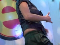 Dansen, Groep, Handbeurt, Masturbatie, Orgie, Slipje, Openbaar, Satijn