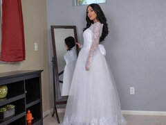 Brunetta, Baciando, Lesbica, Leccata, Masturbazione, Mamma che vorrei scoparmi, Strippaggio, Tette