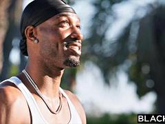 큰 음경, 흑인, 흑갈색 머리, 크림파이, 에보니, 다른 인종간의, 쓰리섬, 젖가슴