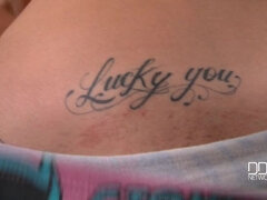 Isot tissit, Brittiläinen, Luonnolliset tissit, Pikkarit, Pillu, Ajeltu, Soolo, Tatuointi