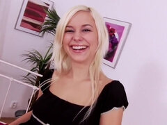 Ξανθιά, Βαθυ λαρυγγι, Πούτσος, Θηλυκός, Αυνανισμός, Μουνί, Μόνος, Παιχνίδια