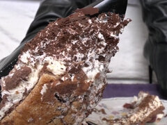 Enthousiasteling, Bruinharig, Fetisj, Eten, Leer, Moeder die ik wil neuken, Roken, Alleen