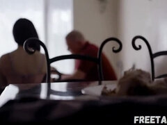 Gesztenyebarna, Lány, Mélytorok, Kőkemény, Természetes mellek, Valóság, Tabu, Tini