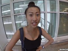 Aasialainen, Iso perse, Isot tissit, Suihinotto, Ruskeahiuksinen, Takaapäin, Raha, Ulkona