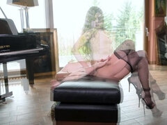 Stopala fetiš, Naravne joške, Orgazem, Muco, Obrito, Sesanje, Igrače, Vibrator