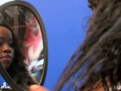 18 ans, Noire, Brunette brune, Tir de sperme, Faciale, Piercing, Tatouage