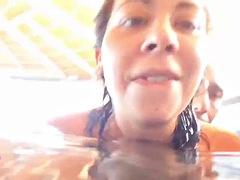 Amateur Tetona was too hot and fucked in the pool