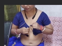 Indian bhabhi in a saree puts on a sexy showcase