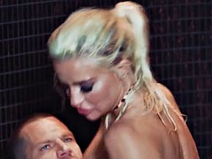 Stor pik, Store bryster, Pik sutte, Sædskud, Hårdt, Pornostjerner, Sauna, Trekant