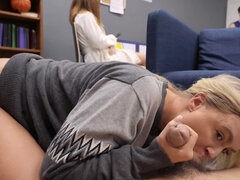 Blondinka, Fafanje, Dekle drka tiča, Prvoosebno snemanje seksa