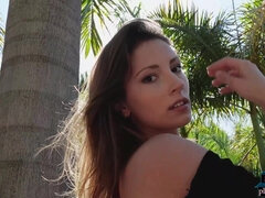 Belgian cougar Miluniel Louis solo outdoor