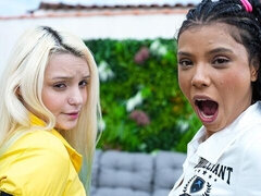 Nathy Oliveira and Isa Muller are enjoying mutual masturbation