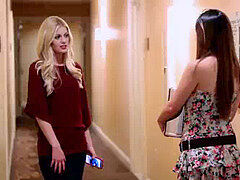 Brunette brune, Doigter, Petite amie, Embrassement, Lesbienne, Léchez, Orgasme, Rasée