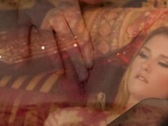 Perse, Blondi, Korkokengät, Itsetyydytys, Luonnolliset tissit, Lävistys, Pillu, Tangat