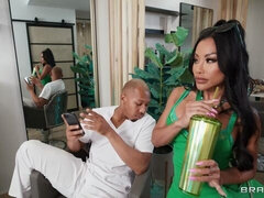 Gros cul, Grosse bite, Gros seins, Sucer une bite, En levrette, Interracial, Mère que j'aimerais baiser, Nénés