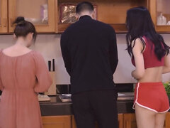 Azjatka, Duży tyłek, Duże cycki