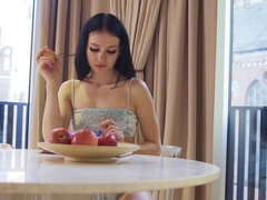 Stora tuttar, Avsugning, Brunett, Handjobb, Slick, Naturliga tuttar, Fitta, Tuttar