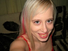 Amatør, Blond, Onani, Naturlige bryster, Barbert, Alene, Tenåring, Pupper
