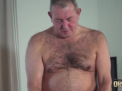 Bikini, Avsugning, Sperma shot, Handjobb, Kysser, Slick, Piercing, Svälja