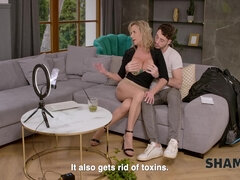 18 éves, Tekintélyes didik, Szőke, Kebles, Felszarvazott, Pénisz, Hatalmas, Orgazmus