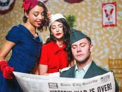 18, Velik kurac, Fafanje, Doggystyle, Medrasni seks, Naravne joške, Najstnice, Joške