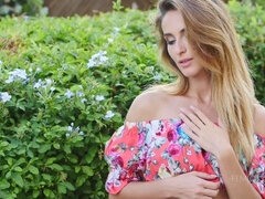 Csodálatos, Popó, Ujjazás, Tátongó, Kézimunka, Maszti, Egyedül, Tini