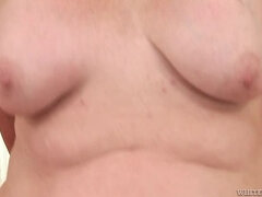 Sucer une bite, Poilue, Seins naturels, Collant, Chatte