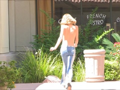 En gros plan de très près, Dansant, Massage, Masturbation, Orgasme, Public, Solo, Gicler