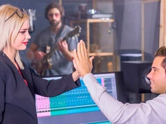 Arschlecken, Blondine, Blasen, Hundestellung, Handjob, Küssen, Rasiert, Jungendliche (18+)