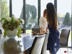 Seggnyalás, Angol, Leszbikus, Nyalás, Természetes mellek, Pirszing, Tanga, Begyek