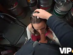 Μελαχροινή, Σπέρμα στο στόμα της, Τσέχα, Ηδ, Πρώτου προσώπου, Καλσόν, Καταπίνω, Η σύζυγος