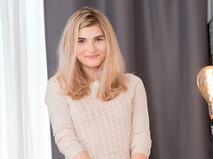 Popó, Szőke, Cumizás, Kutya póz, Csókolózás, Nyalás, Sztrippelés, Tini