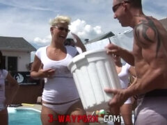 Pompino, Brunetta, Francese, Sesso di gruppo, Orgia, All'aperto, Pubblico, Cavalcando