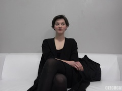 Sucer une bite, Brunette brune, Tchèque, Poilue, Hard, Cheveux courts, Timide, Adolescente