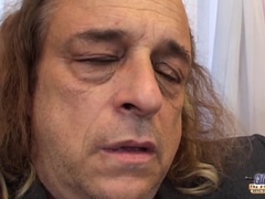 Avsugning, Brunett, Långt ner i halsen, Mager, Tonåring