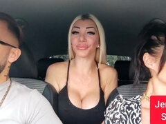 Leie, Grosser arsch, Grosse titten, Vollbusig, Auto, Muschi, Flotter dreier, Titten