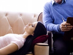 Cul, Sucer une bite, Brunette brune, En levrette, Double pénétration, Branlette thaïlandaise, Homme homme femme, Plan cul à trois