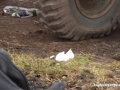 Velika rit, Kmetija, Ženska, Dva para, Poljubljanje, Samozadovoljevanje, Orgazem, Orgija