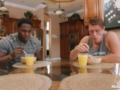 Bad, Svart, Blond, Kukk suging, Brunette, Bakfra, Kjøkken, Naturlige bryster