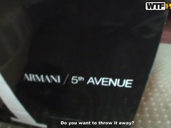 항문, 큰 가슴, 흑갈색 머리